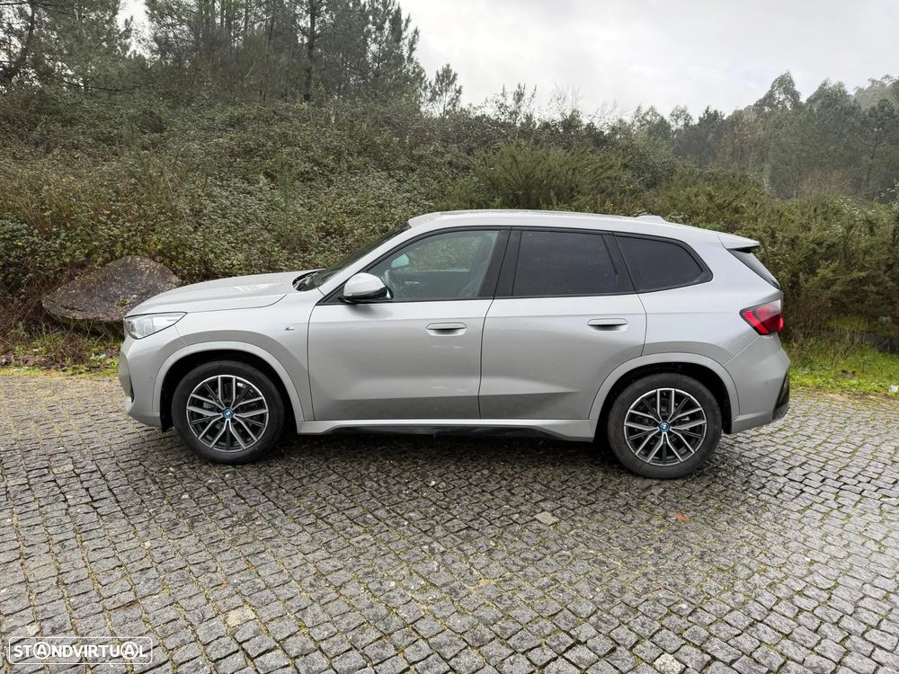BMW iX1 eDrive20 Pack Desportivo M - 5