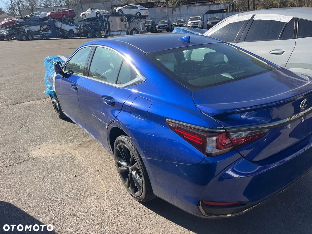 Lexus ES 300h F Sport - 12