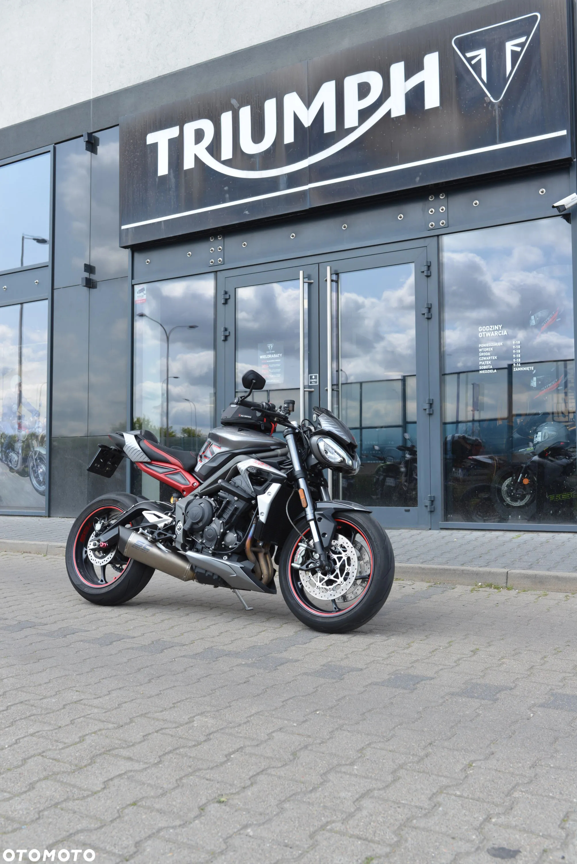 Triumph Street Triple - 18
