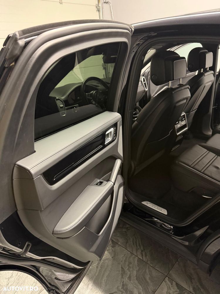Porsche Cayenne Tiptronic S Platinum Edition - 10