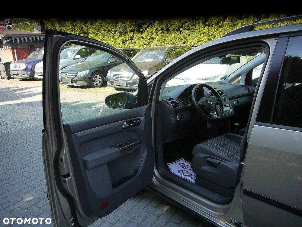 Volkswagen Touran - 33