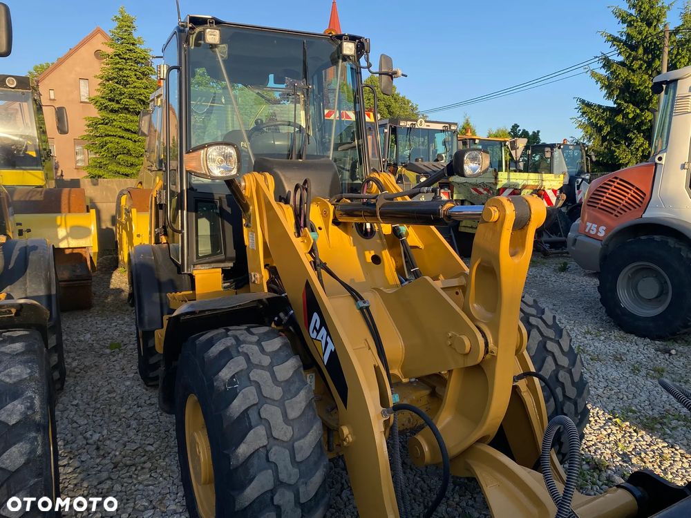 Caterpillar CAT 907M, 3400 MTH, ŁYŻKA OTWIERANA + WIDŁY, z NIEMIEC, SUPER STAN, - 6