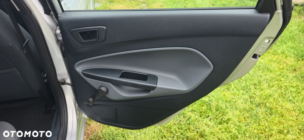 Ford Fiesta 1.25 Ambiente - 32