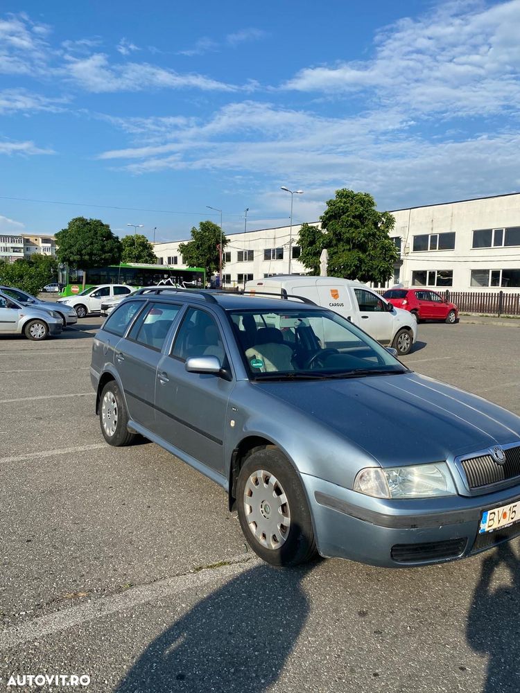 Skoda Octavia Combi 1.6 Ambiente - 3