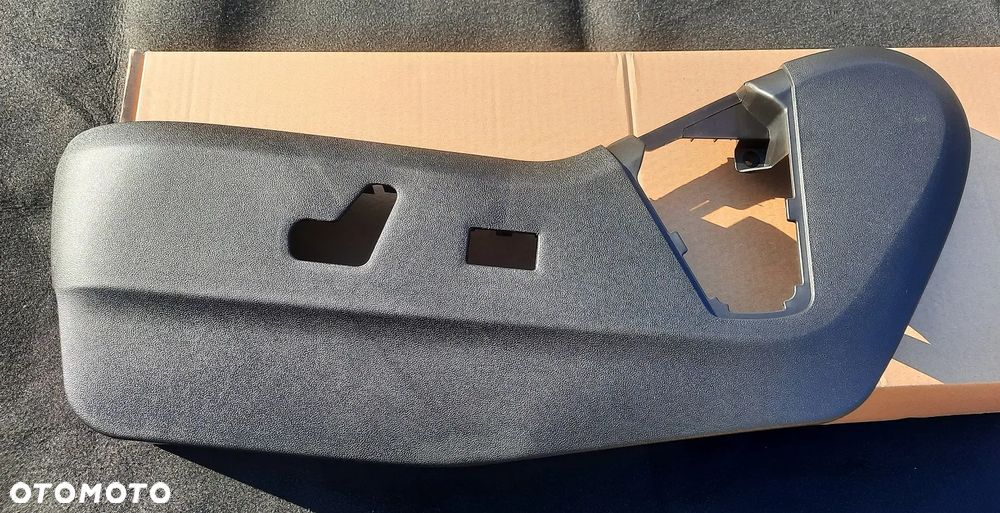 Chrysler Town Country 08-16 Dodge Grand Caravan VW Routan Lancia Voyager osłona plastik boczek panel bok fotela kierowcy - 1