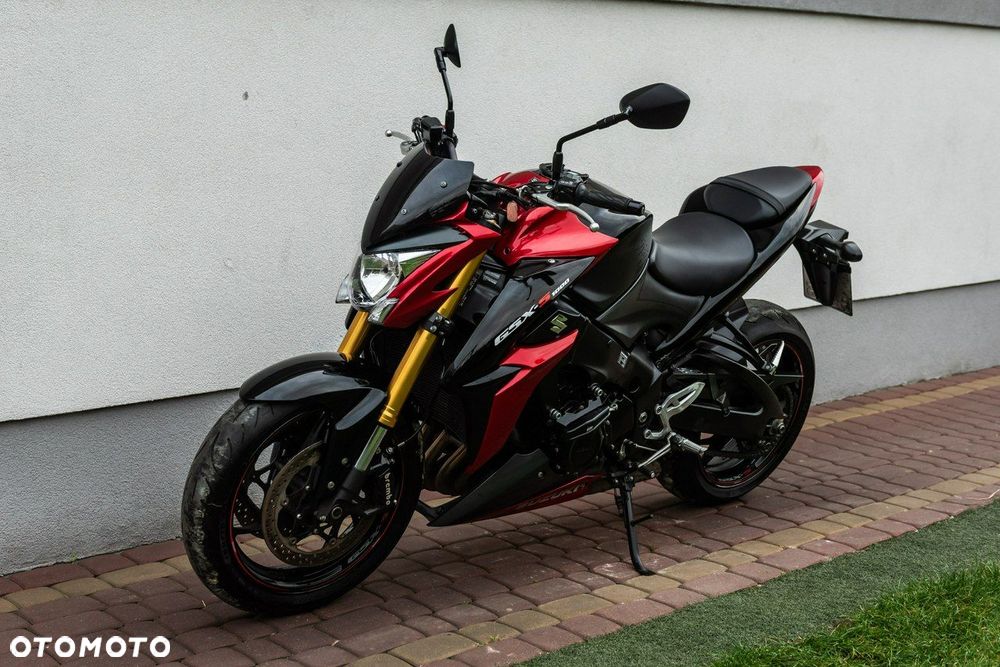 Suzuki GSX - 6