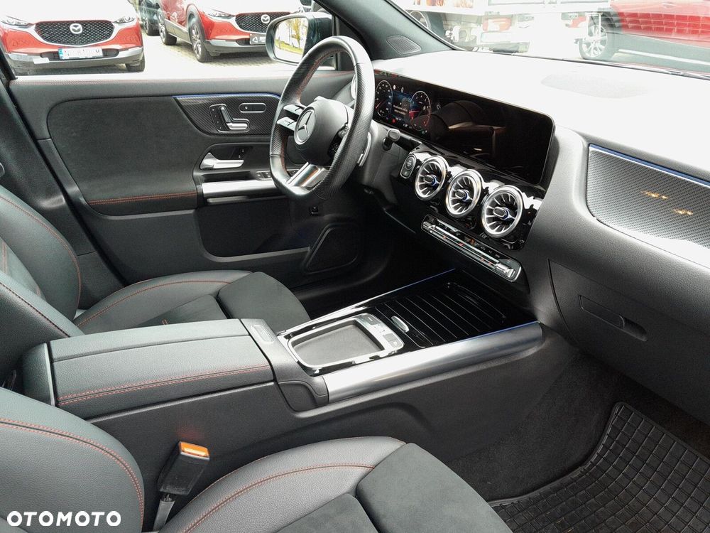 Mercedes-Benz GLA 200 4-Matic AMG Line - 17