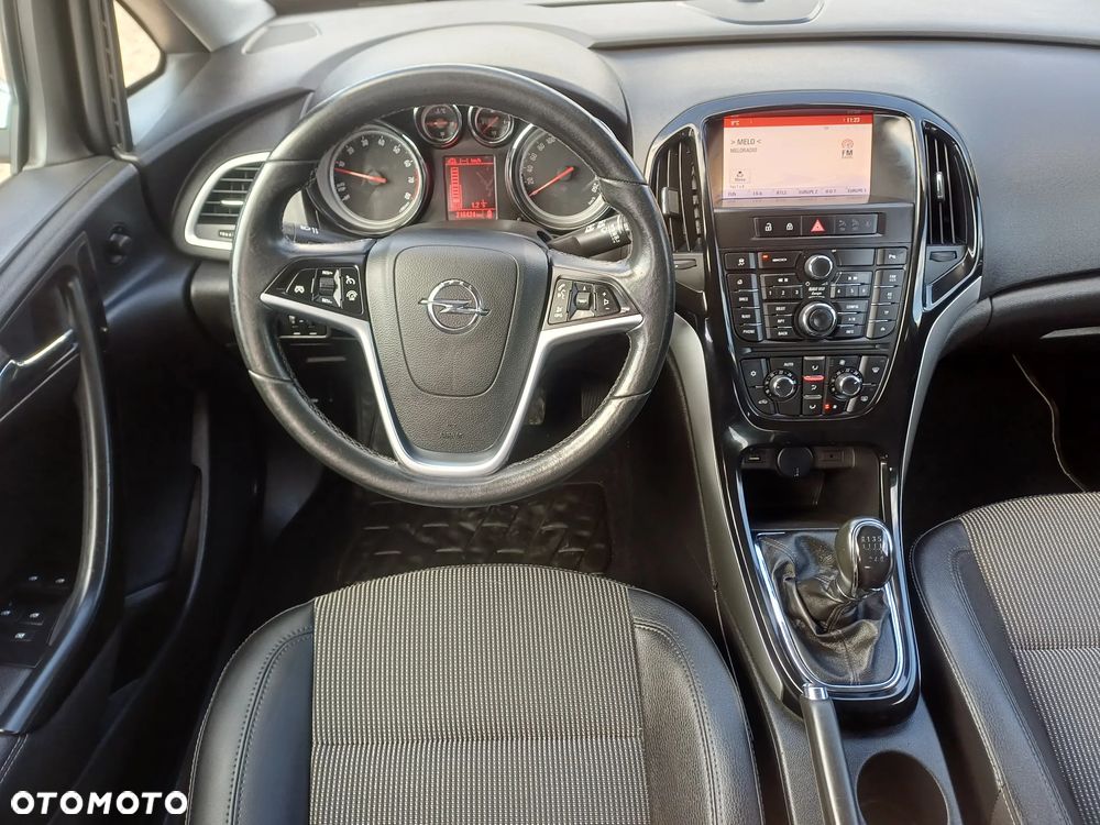 Opel Astra 1.4 Turbo Cosmo - 4