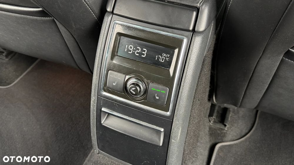 Skoda Superb 2.0 TDI Elegance DSG - 22