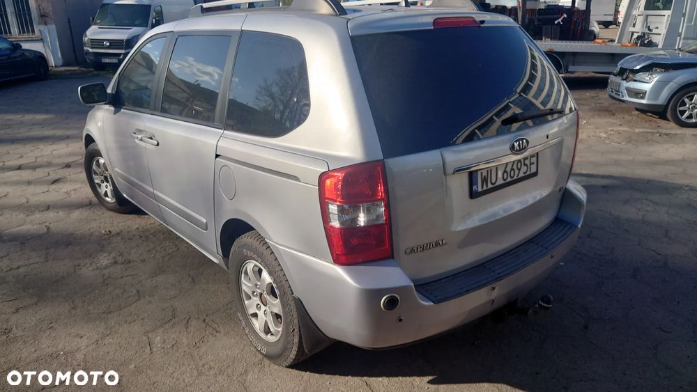Kia Carnival - 7