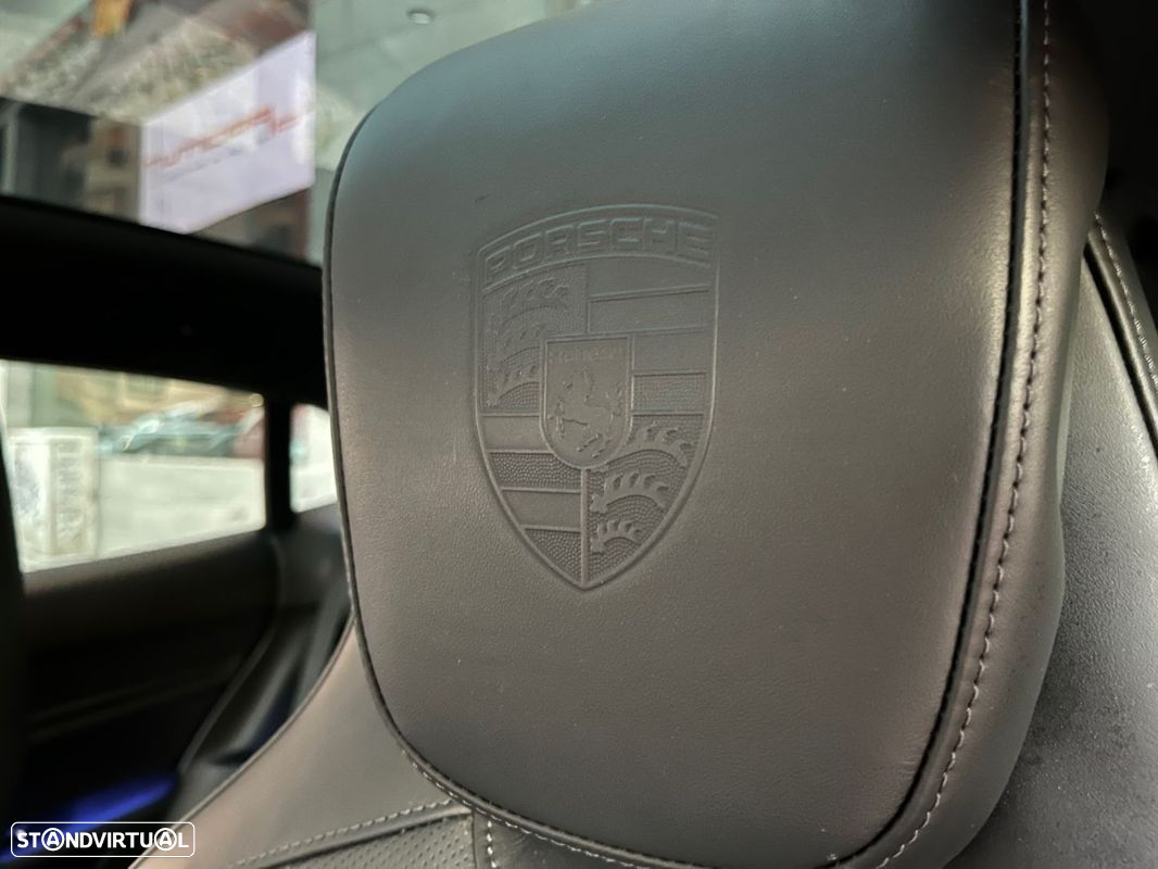 Porsche Taycan Cross Turismo 4S - 56