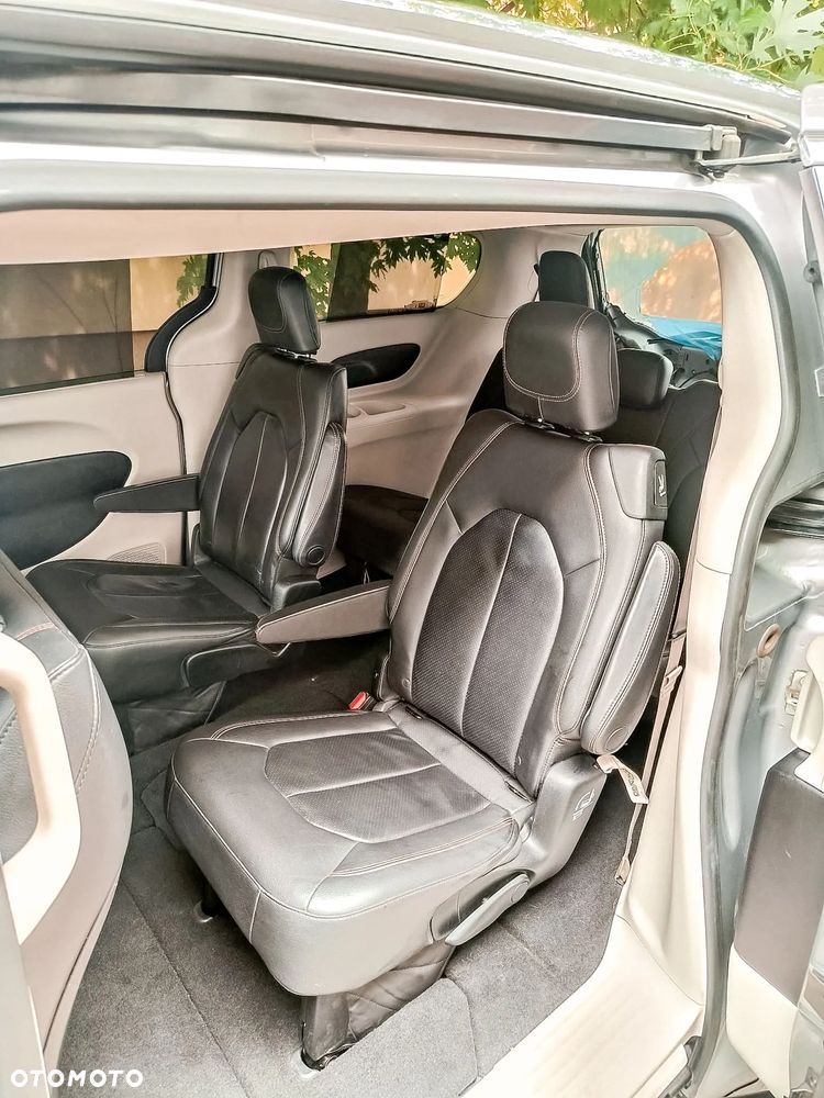 Chrysler Pacifica - 5