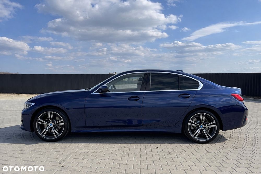 BMW Seria 3 330i M Sport - 10