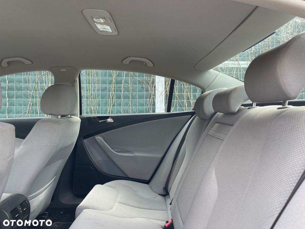 Volkswagen Passat 2.0 TDI Comfortline - 35