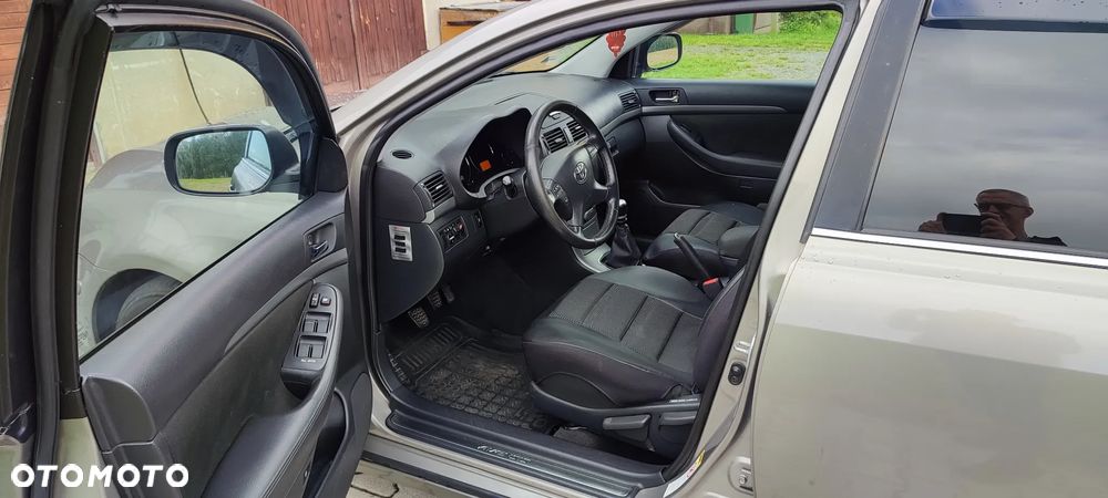 Toyota Avensis 2.0 D-4D Sol - 6