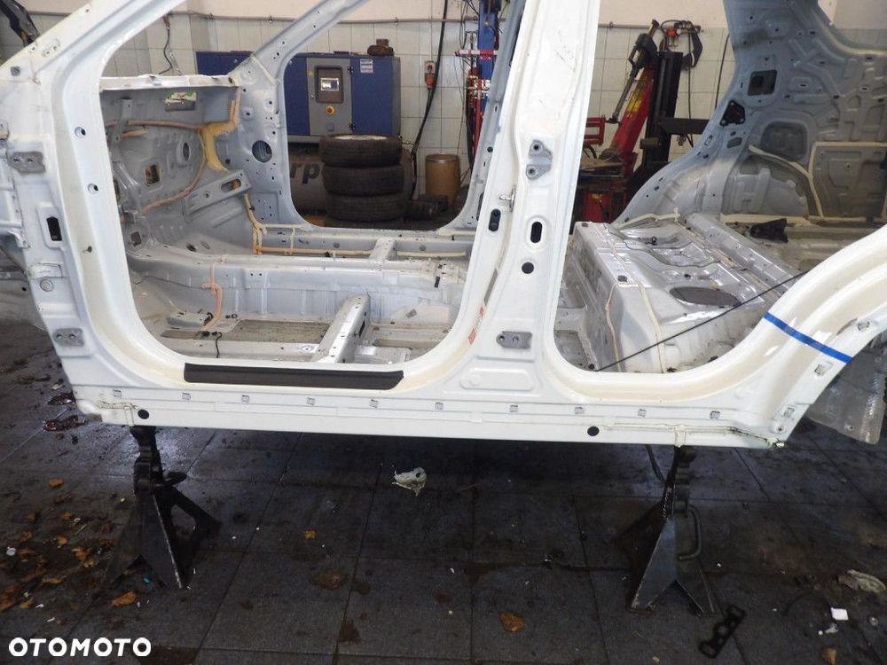 SSANGYONG TIVOLI GRAND PRÓG LEWY WAA - 1