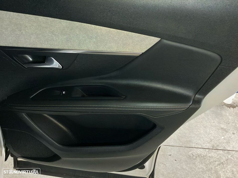 Peugeot 3008 1.5 BlueHDi GT Line EAT8 - 24