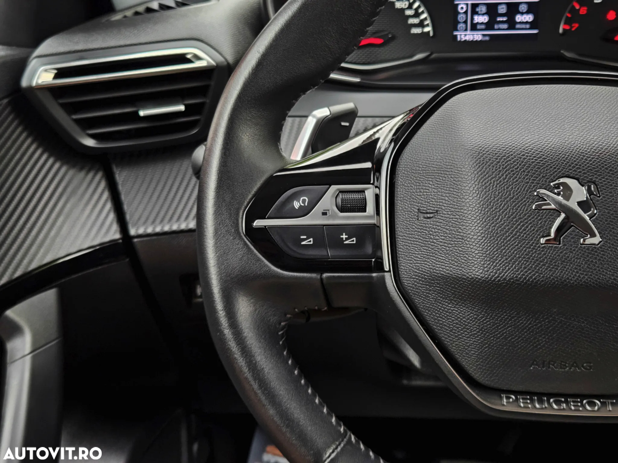 Peugeot 2008 1.5 BlueHDI 130 S&S EAT8 Allure - 19