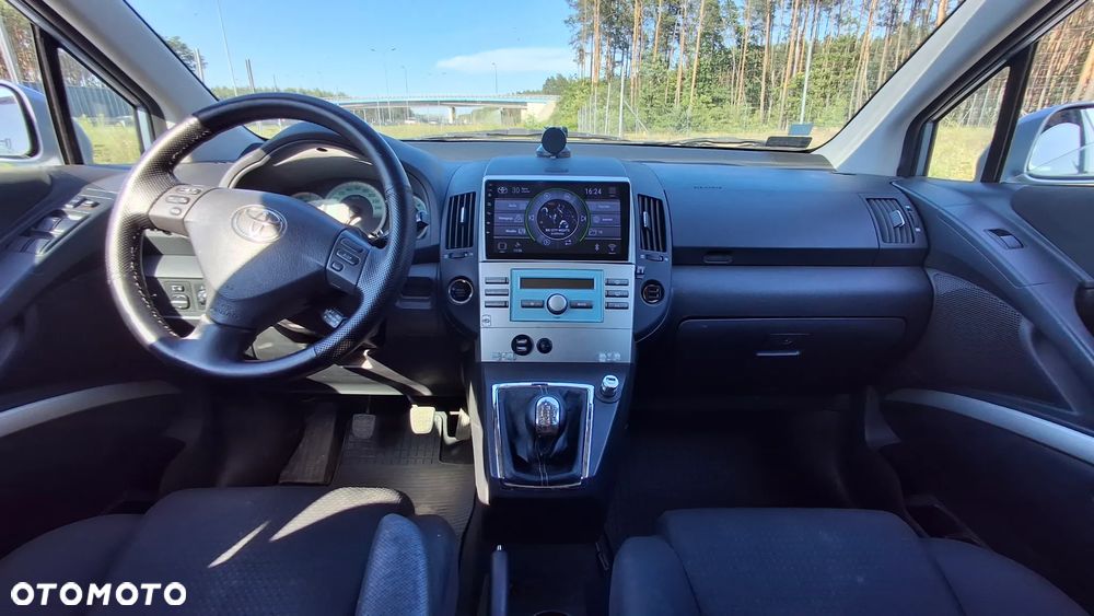 Toyota Corolla Verso - 11