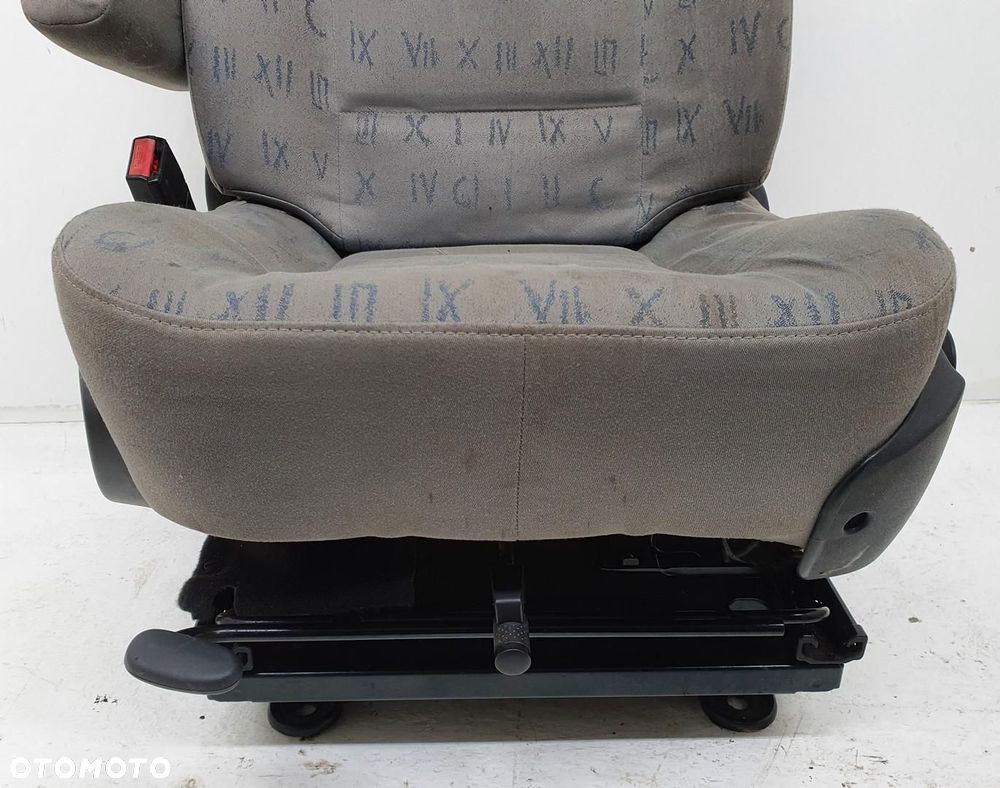 FOTEL OBROTOWY KAPITAŃSKI GRZANY LEWY PRZÓD KIEROWCY RENAULT TRAFIC II EURO - 2