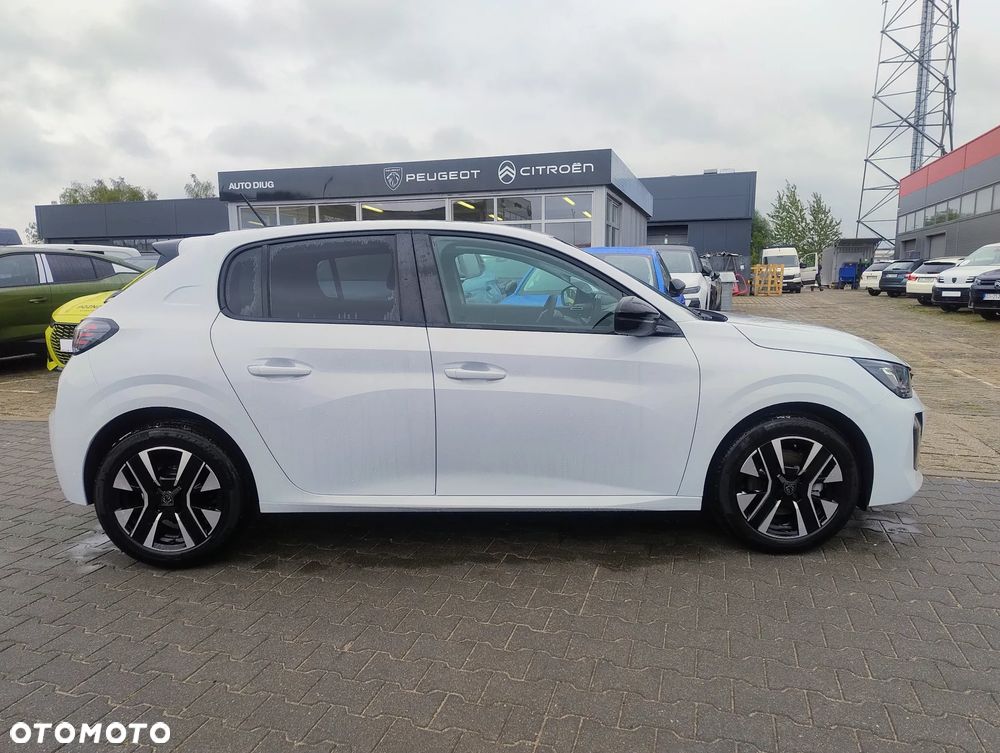 Peugeot 208 - 8