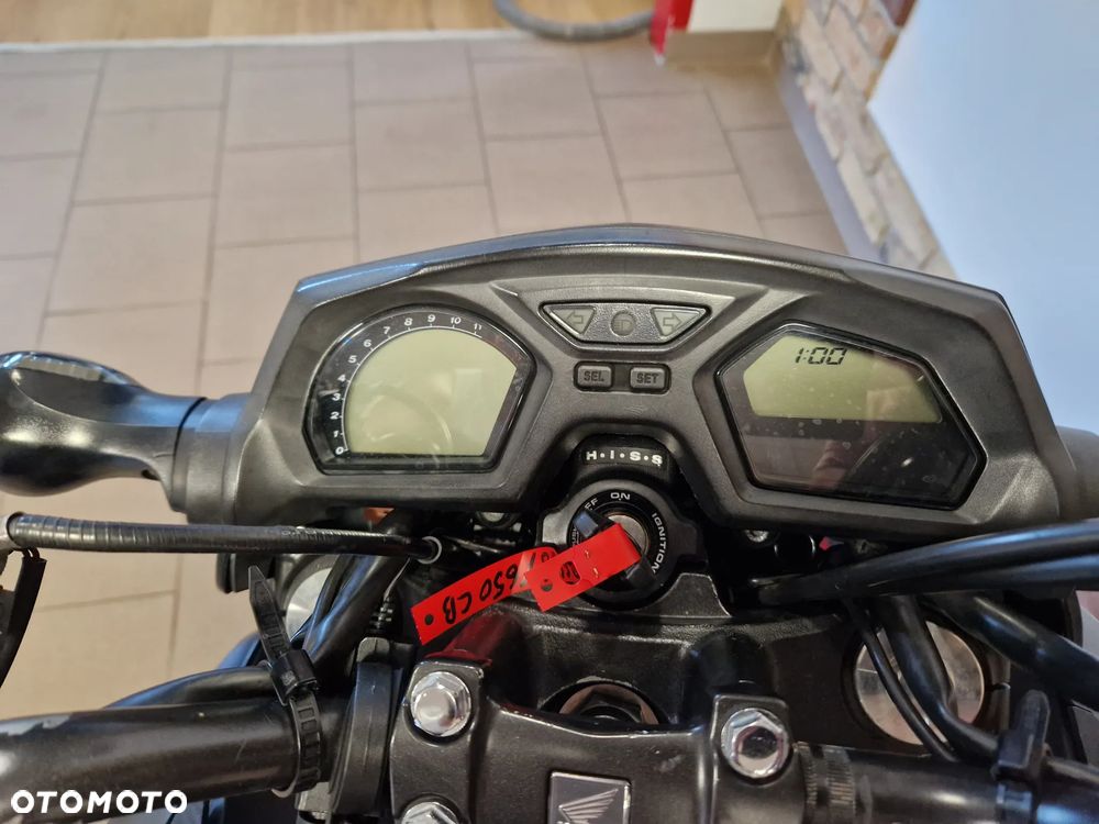 Honda CB - 12