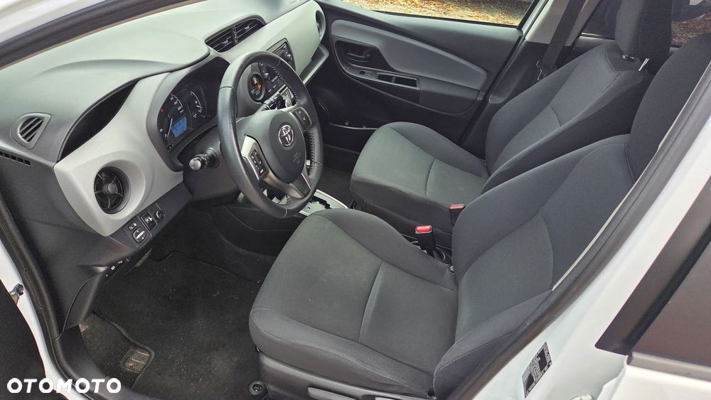 Toyota Yaris Hybrid 100 Active - 9