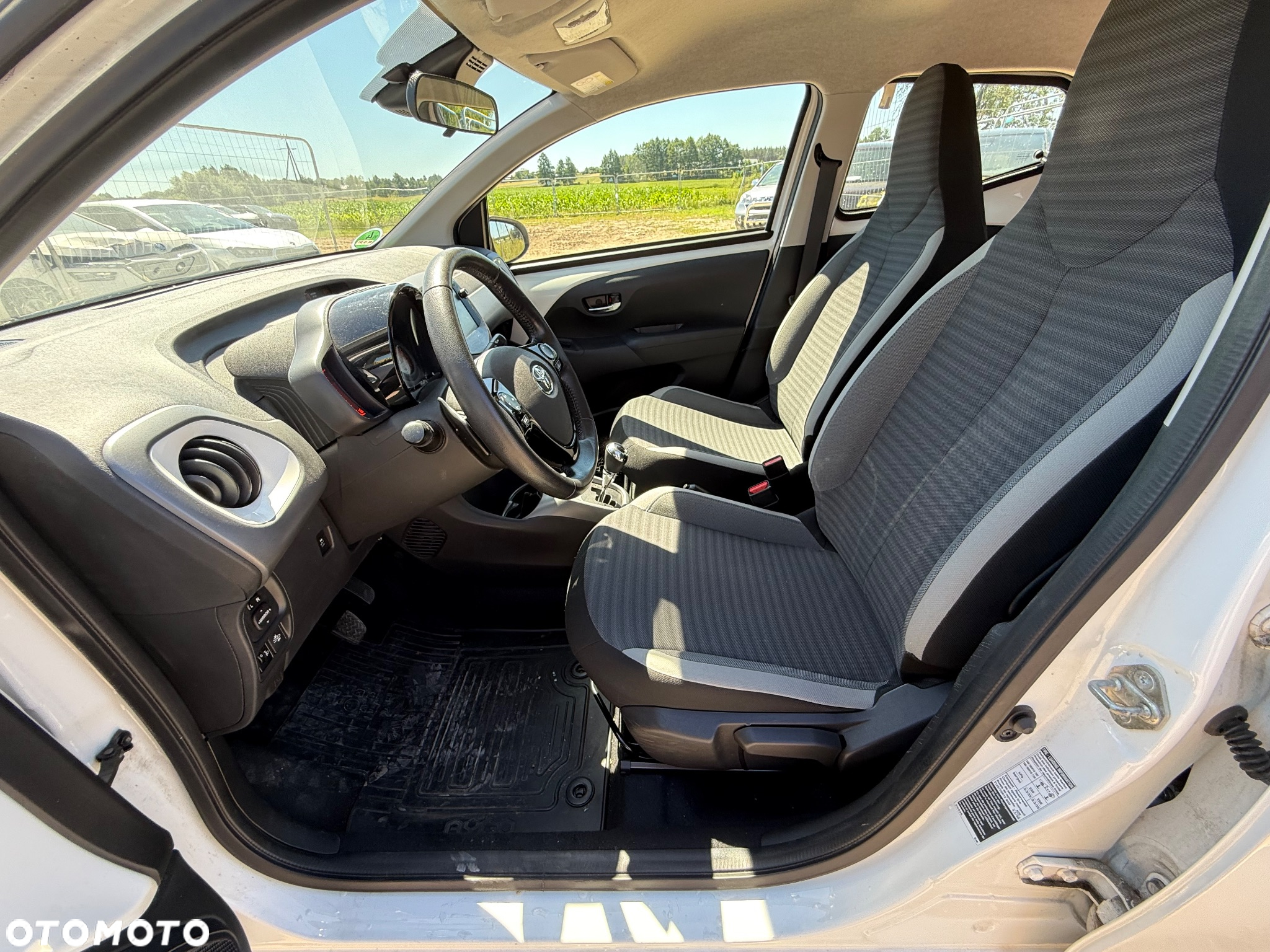 Toyota Aygo x.shift x-play connect - 16
