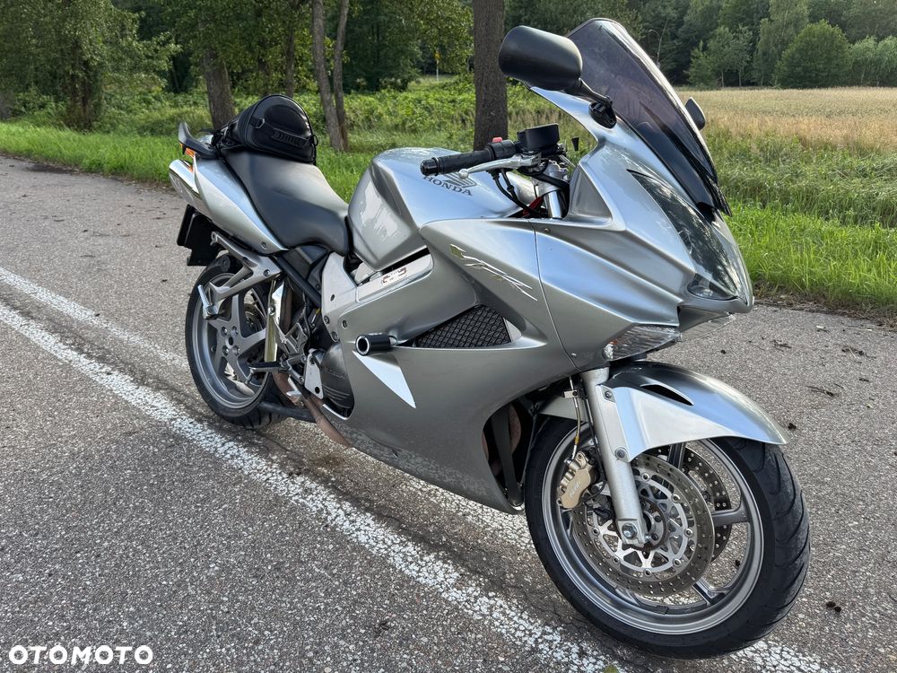 Honda VFR - 4