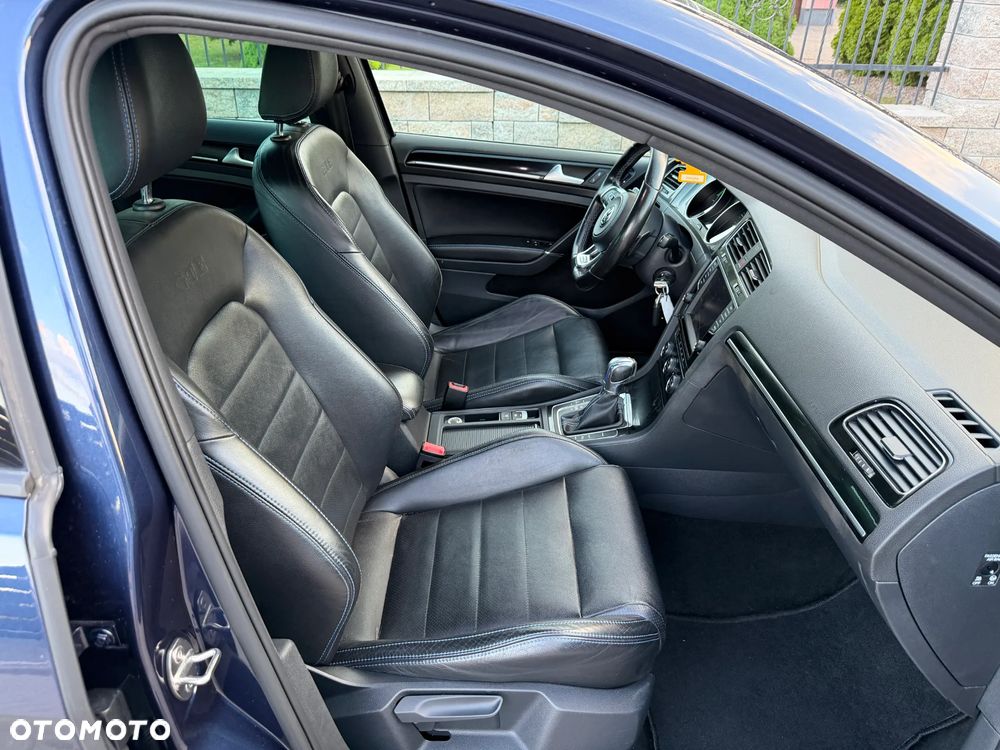 Volkswagen Golf - 10