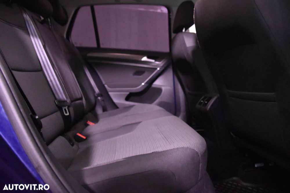 Volkswagen Golf - 12