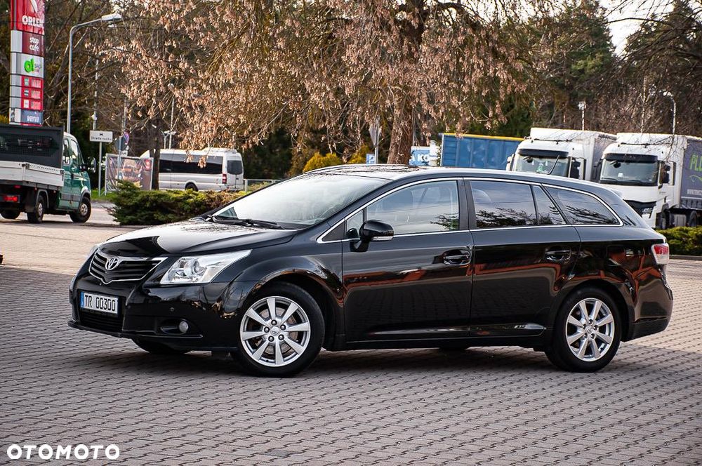 Toyota Avensis 2.2 D-4D X - 15