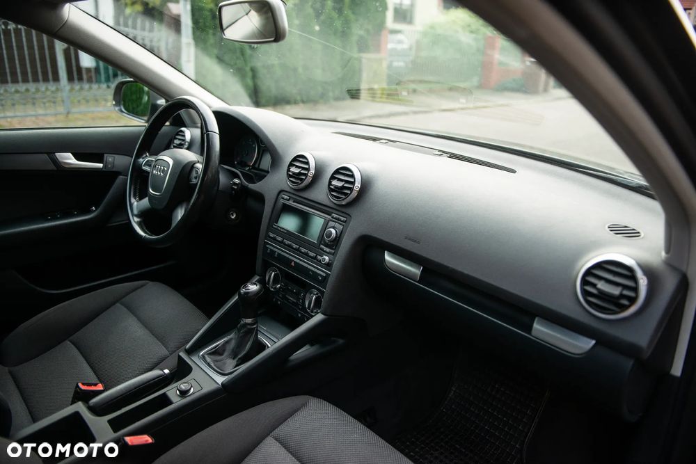 Audi A3 Sportback 1.6 TDI DPF Ambiente - 26