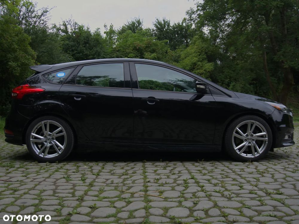 Ford Focus ST - 12