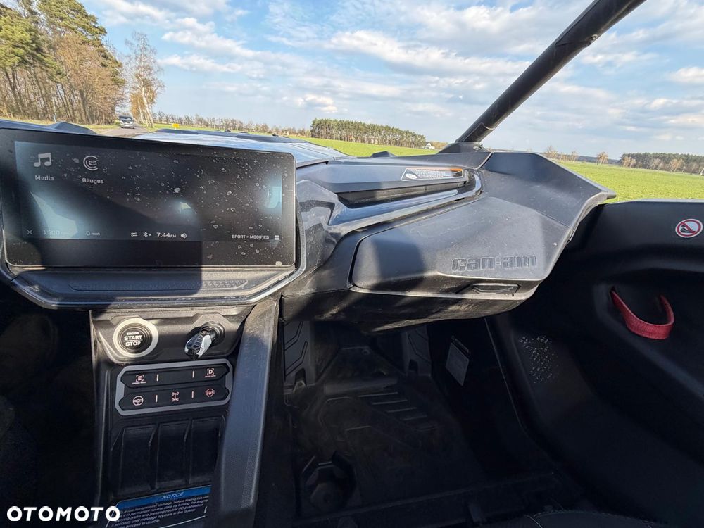 Can-Am Maverick - 9