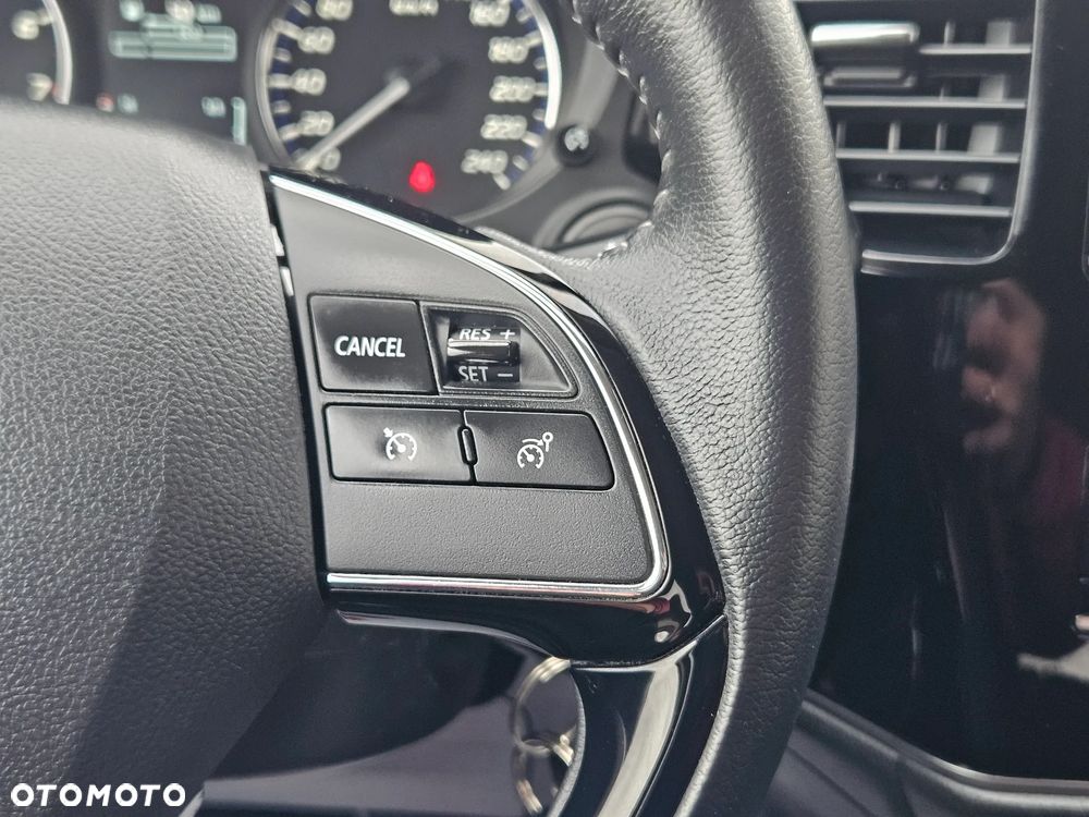 Mitsubishi Outlander 2.0 Invite + 2WD - 30