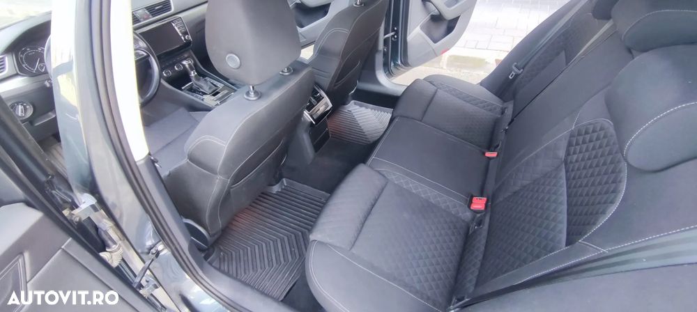 Skoda Superb Combi 2.0 TDI DSG Ambition - 12