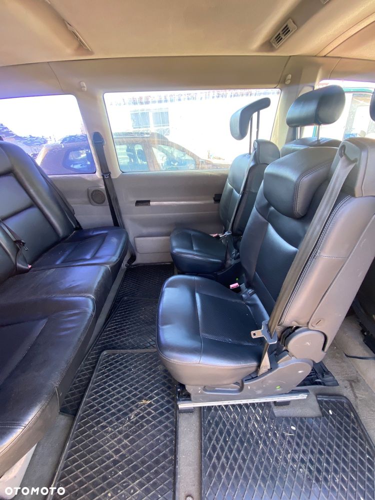 Volkswagen Caravelle - 10