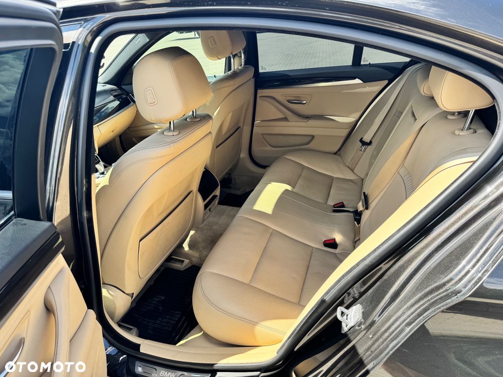 BMW Seria 5 535i xDrive Luxury Line - 7