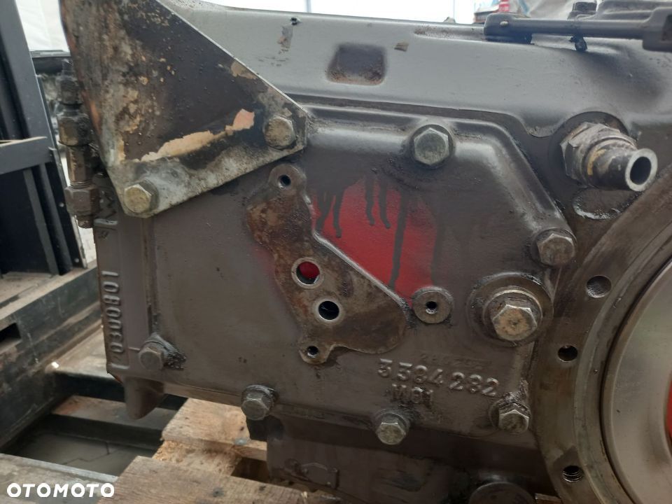 Elementy hydrauliczne zawór rozdzielacz Massey Ferguson 6170 - 4