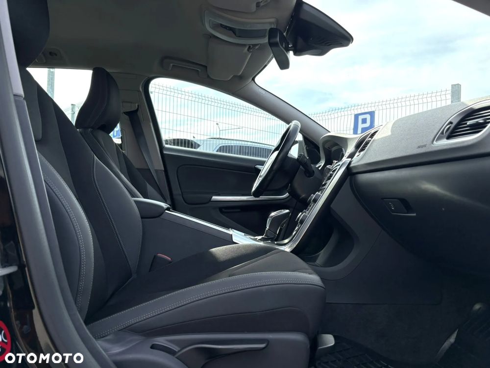 Volvo V60 T4 Momentum - 26