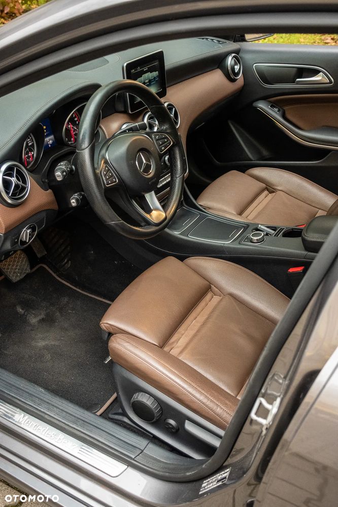 Mercedes-Benz Klasa A 180 7G-DCT Urban - 12