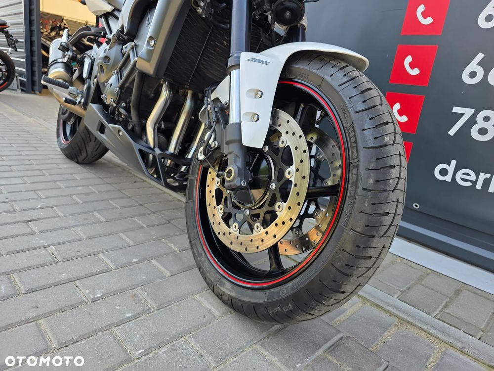 Yamaha FZ - 13