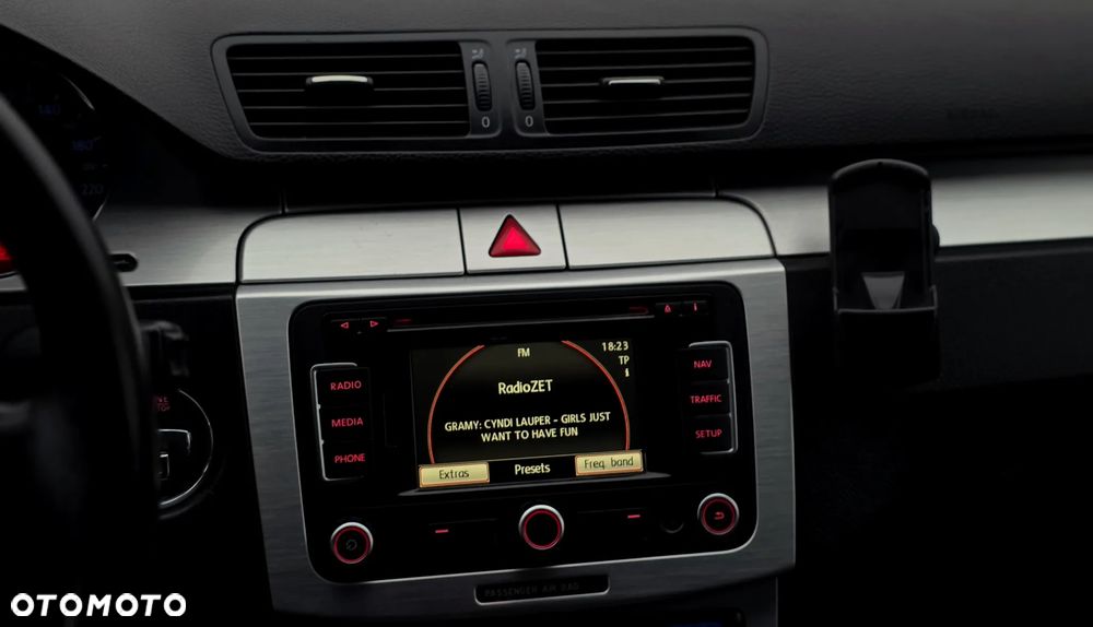 Volkswagen Passat Variant 2.0 TDI Highline DSG - 16