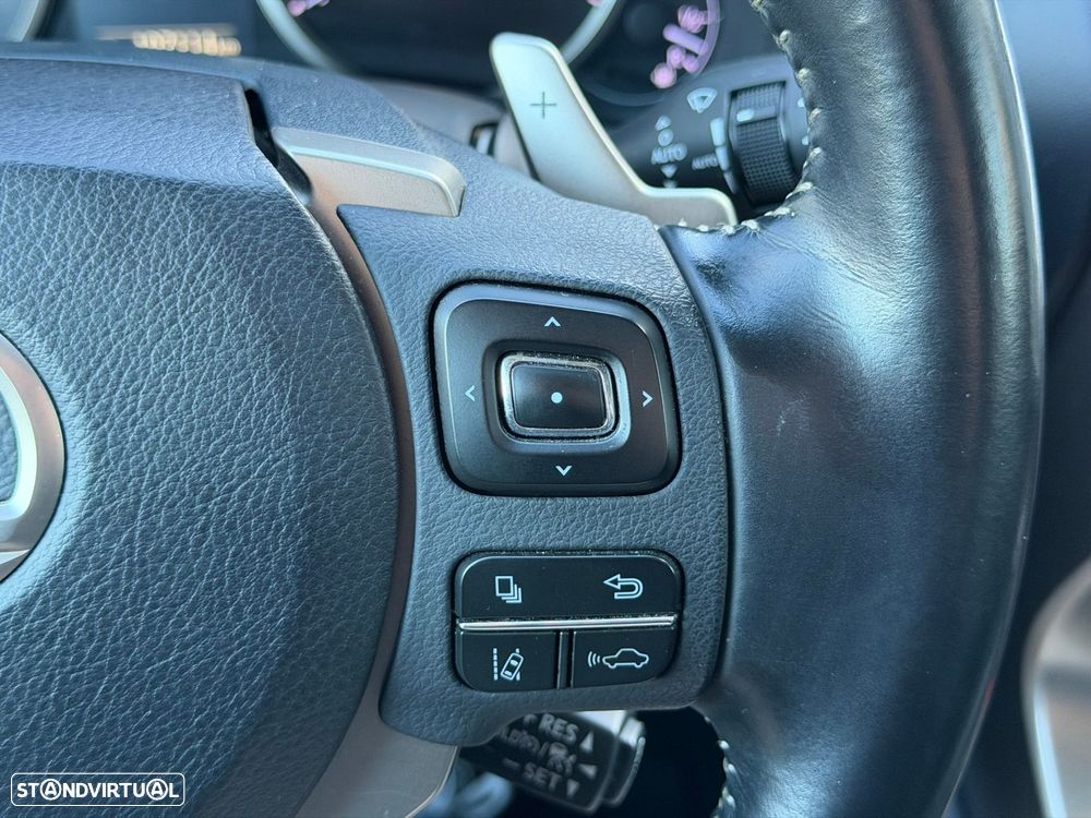 Lexus NX 300h Executive+ - 36