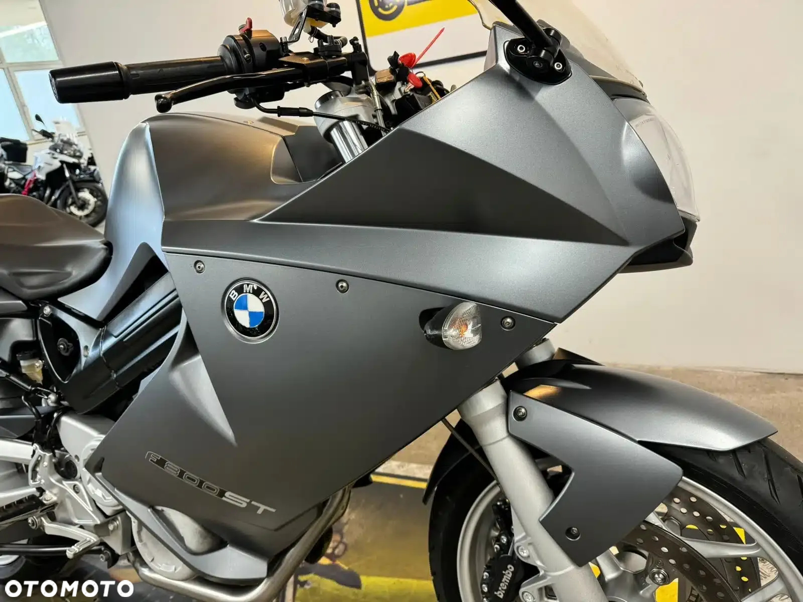 BMW F - 19