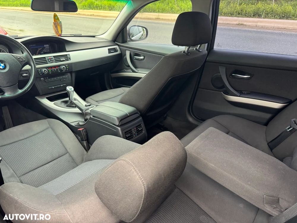 BMW Seria 3 320i - 4
