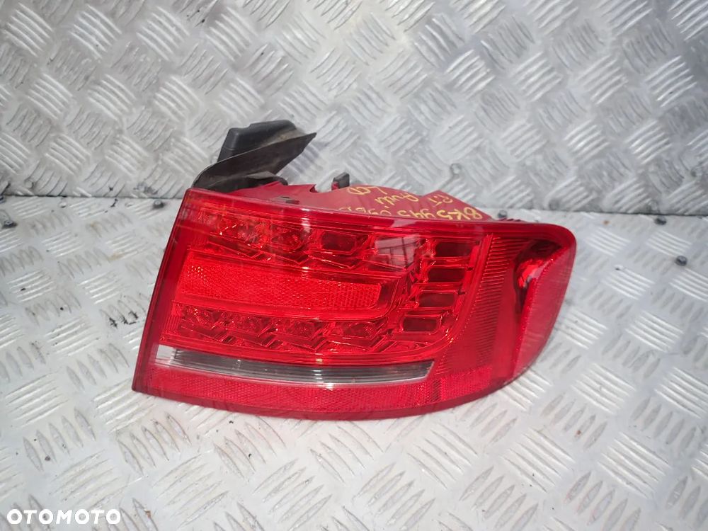 AUDI A4 B8 8K5 SEDAN LAMPA PRAWA TYŁ 8K5945096B RADOM