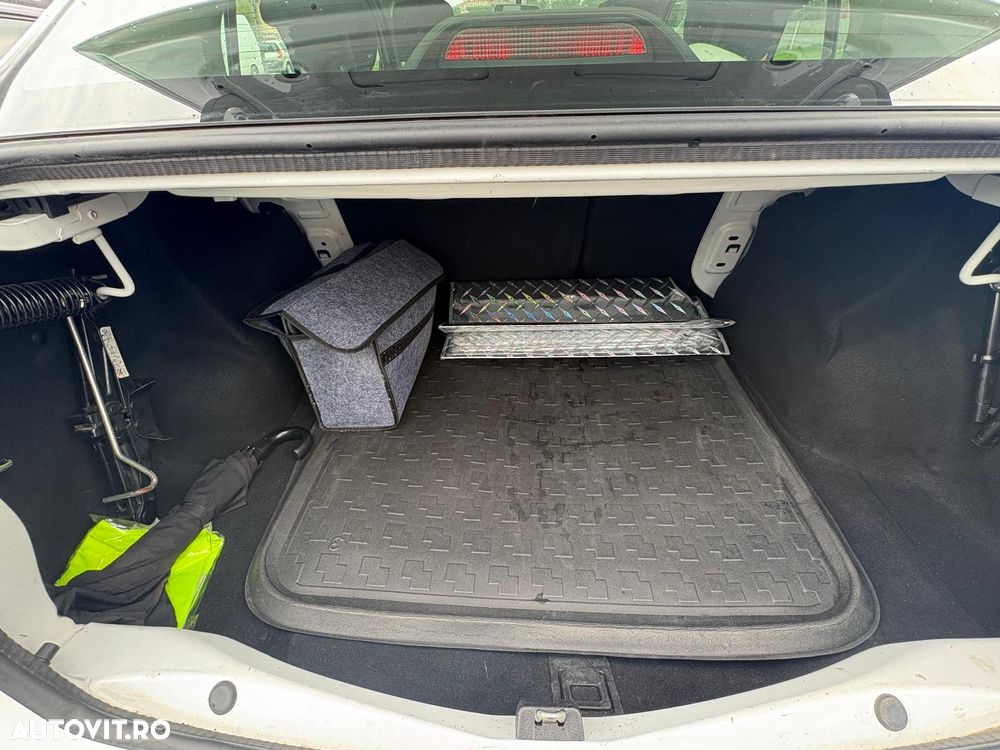 Dacia Logan 1.6 MPI Laureate - 9