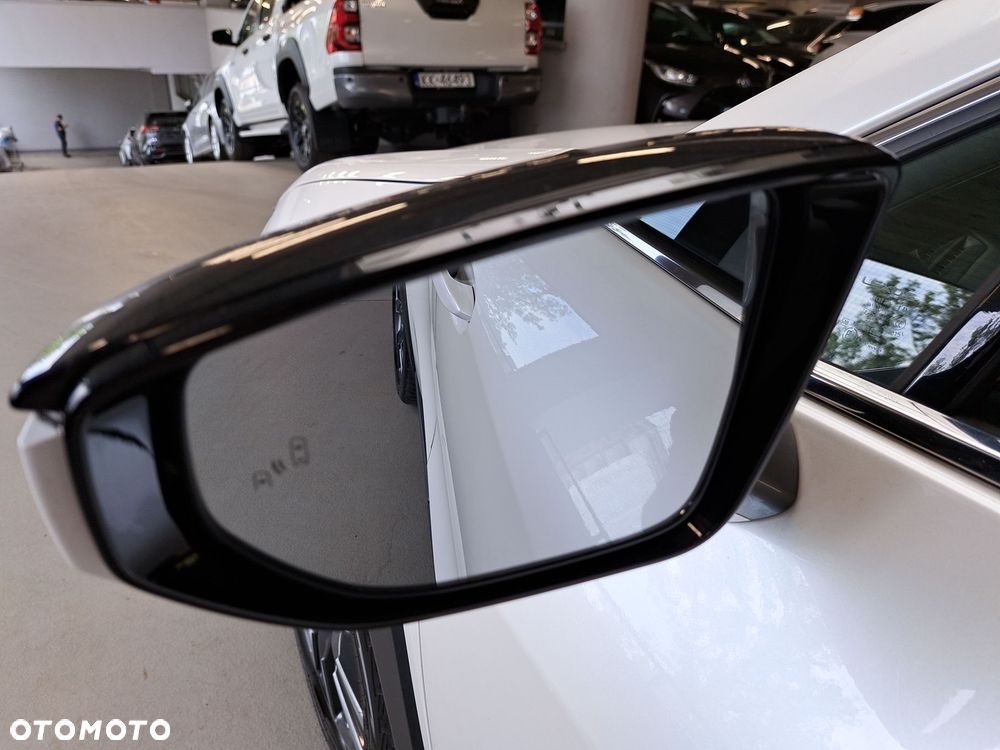 Lexus UX - 35
